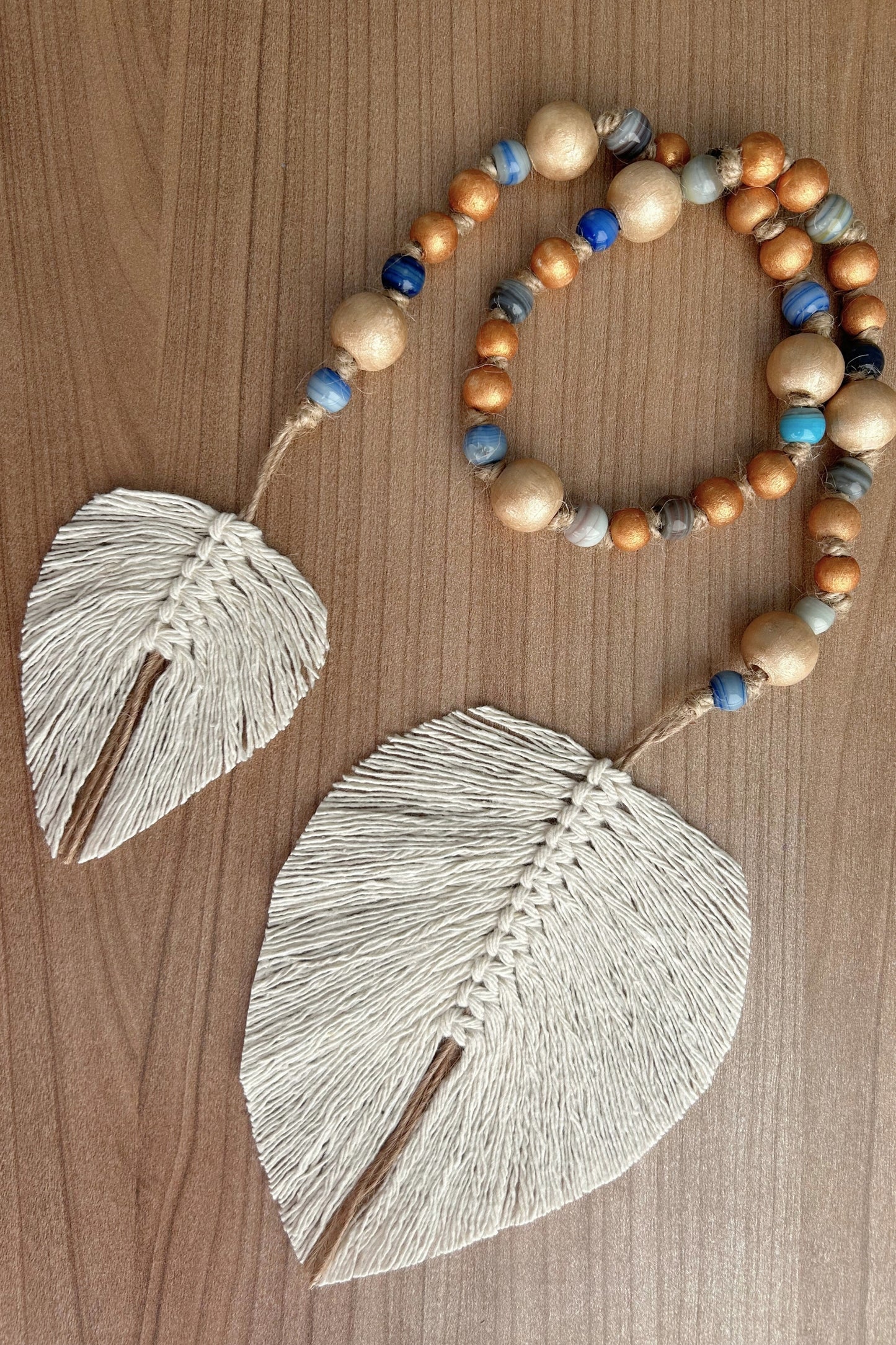 Complete view of rustic garland with large and small beads, ideal for boho decor