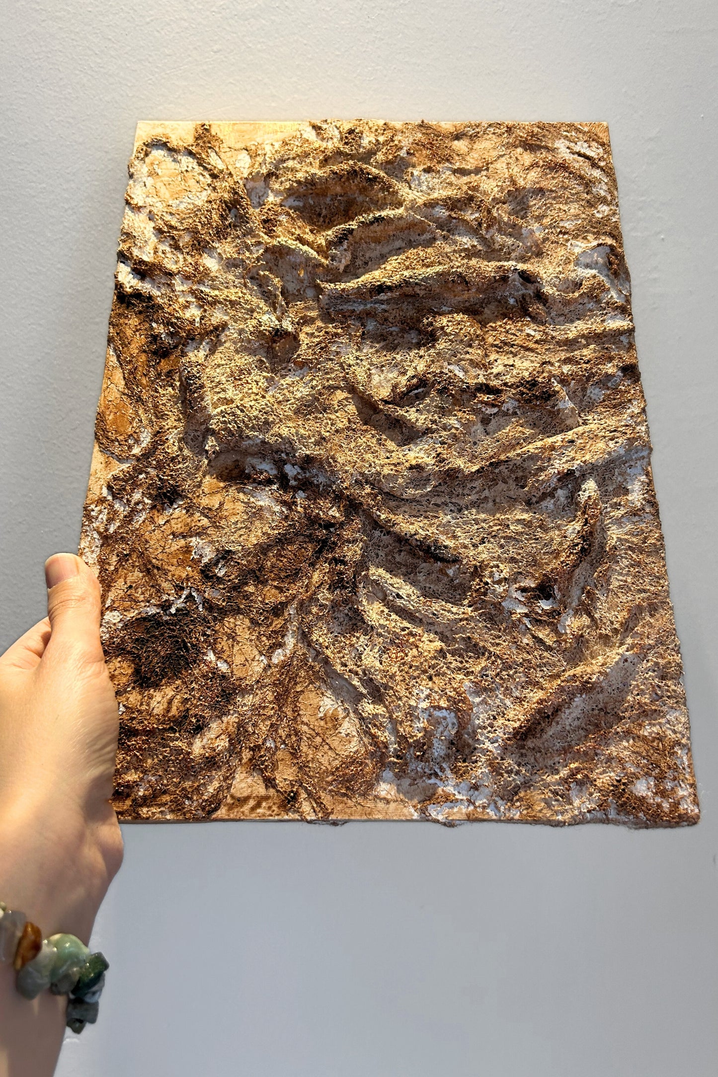 Image showing the size and hanging view of the brown abstract wall artwork.