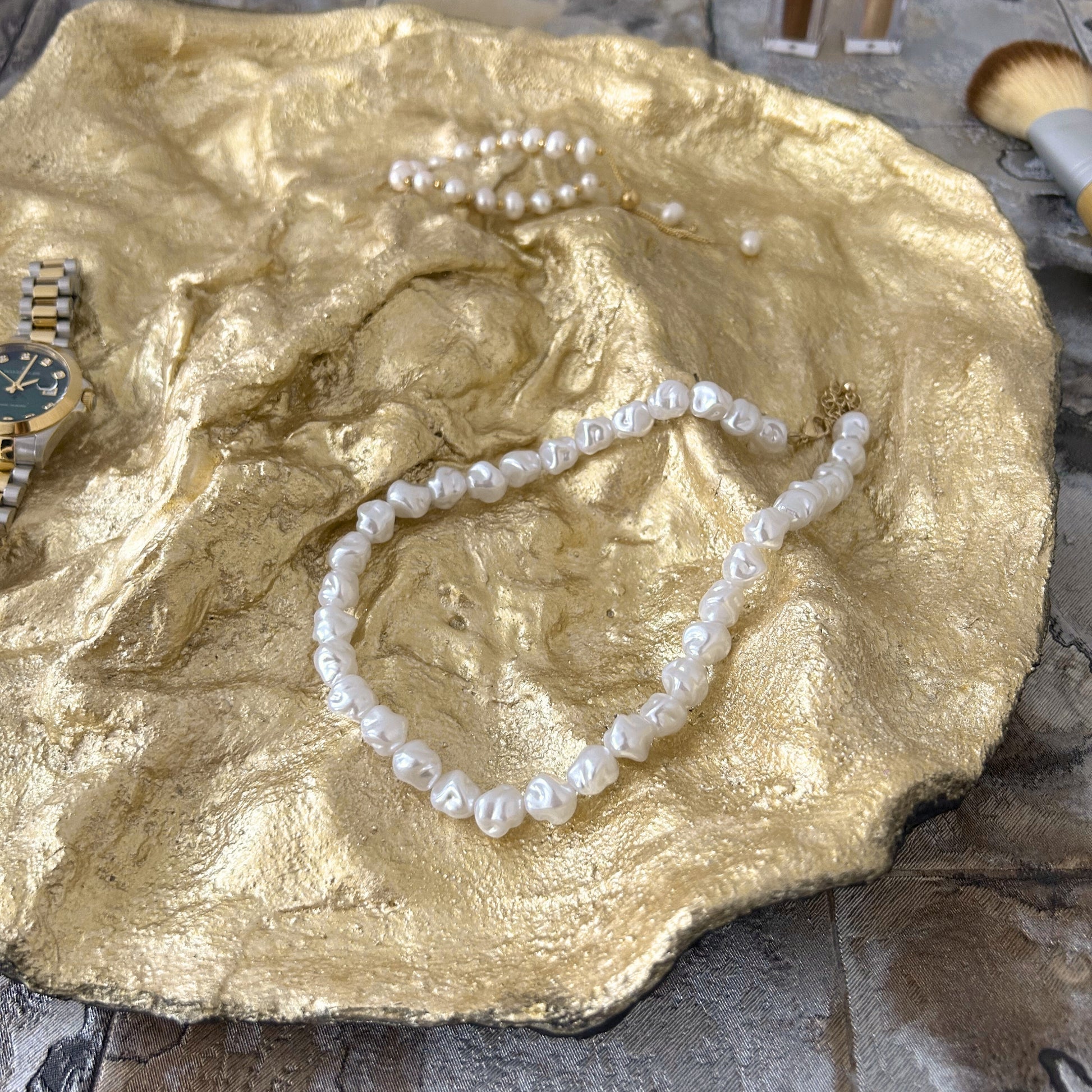 Golden summer tray with pearls, highlighting hand-sculpted details
